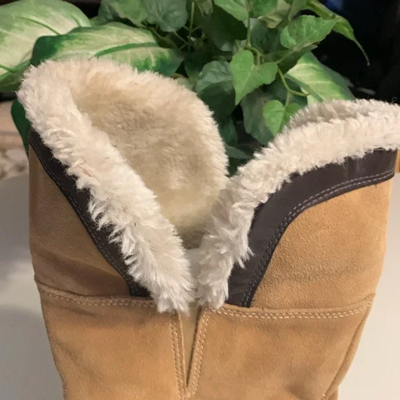 The North Face Women's Tan and Brown Suede Winter Boots NWOT - Picture 5 of 8